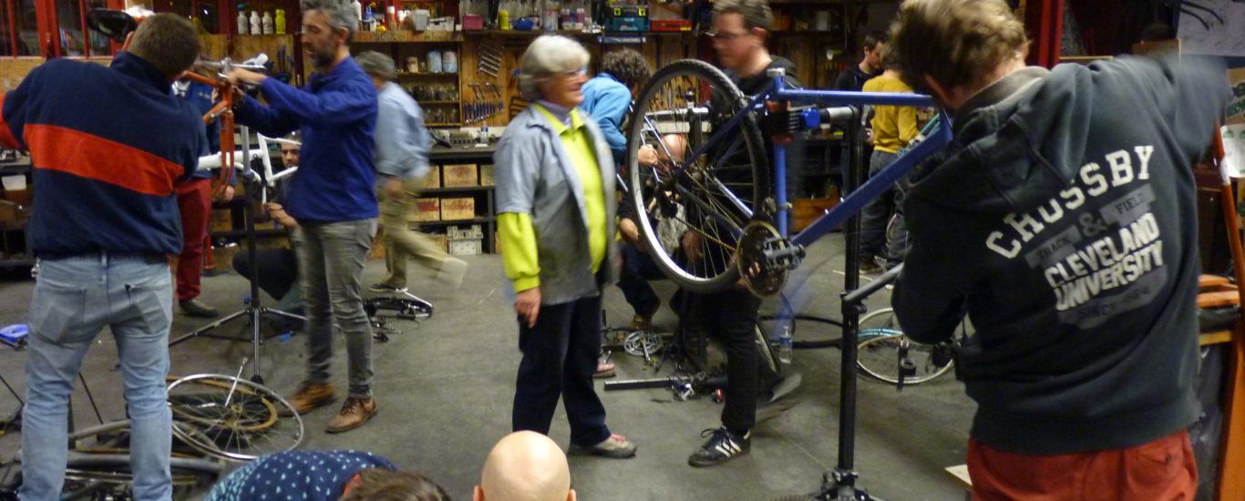 photo soirée solidaire avec l'heureux cyclage