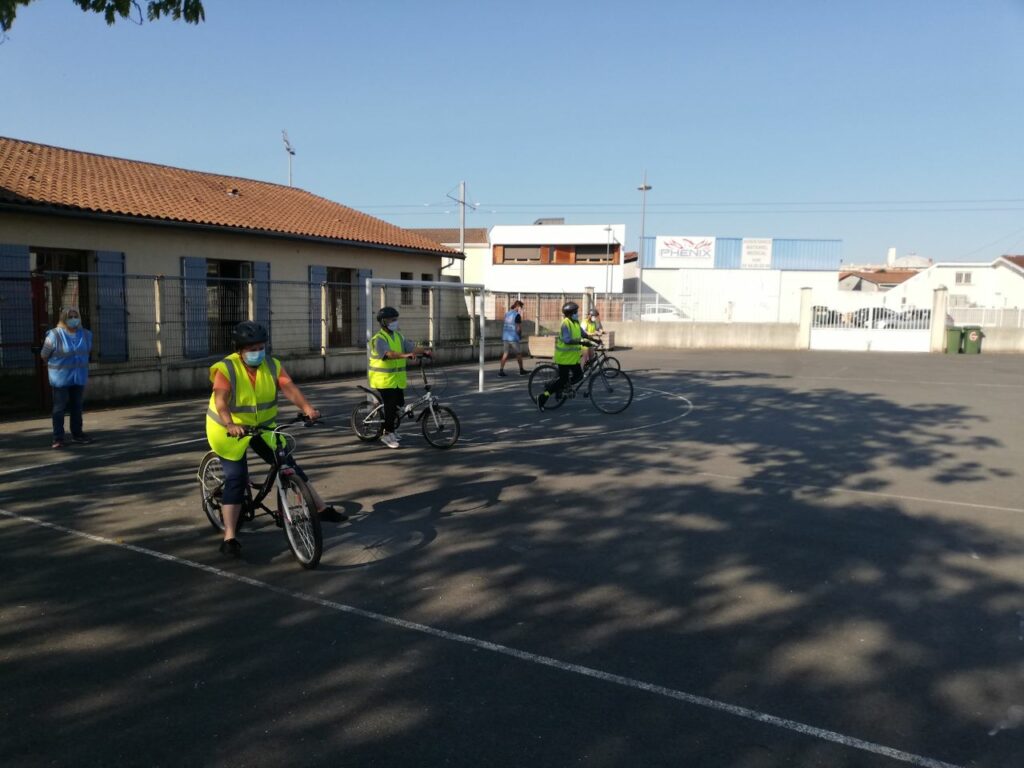 photo de la dernière session de vélo école adultes