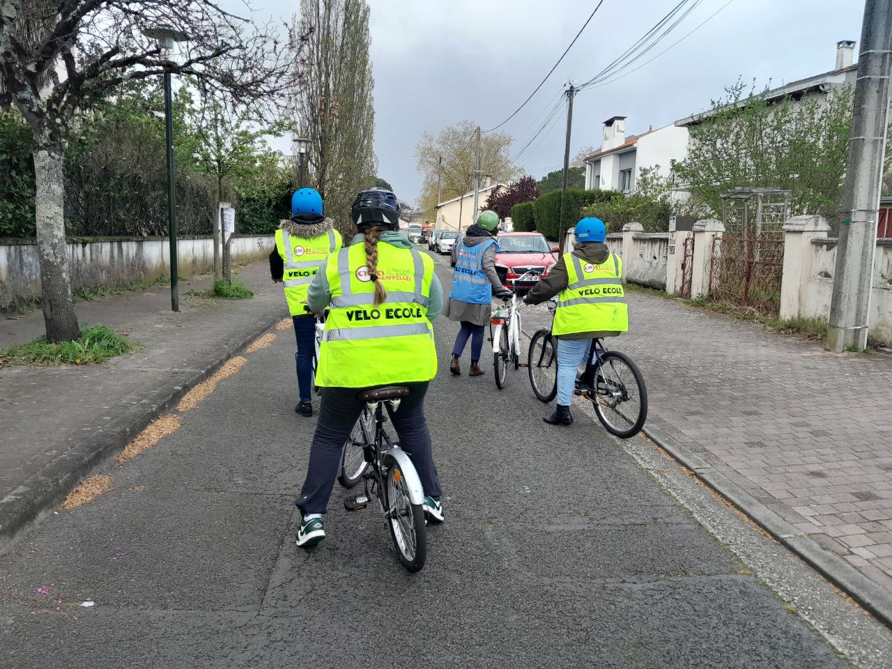 Lot Mystère De Pièces Détachées Vélo : Moyeux, Rayons, Manivelles, Chaussures Et Accessoires #6